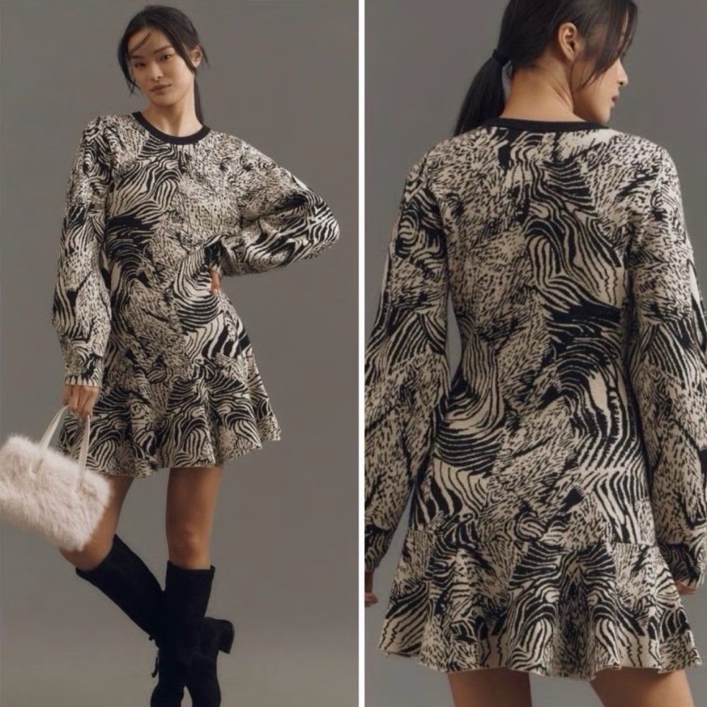 Anthropologie sweater dress in b&w abstract print